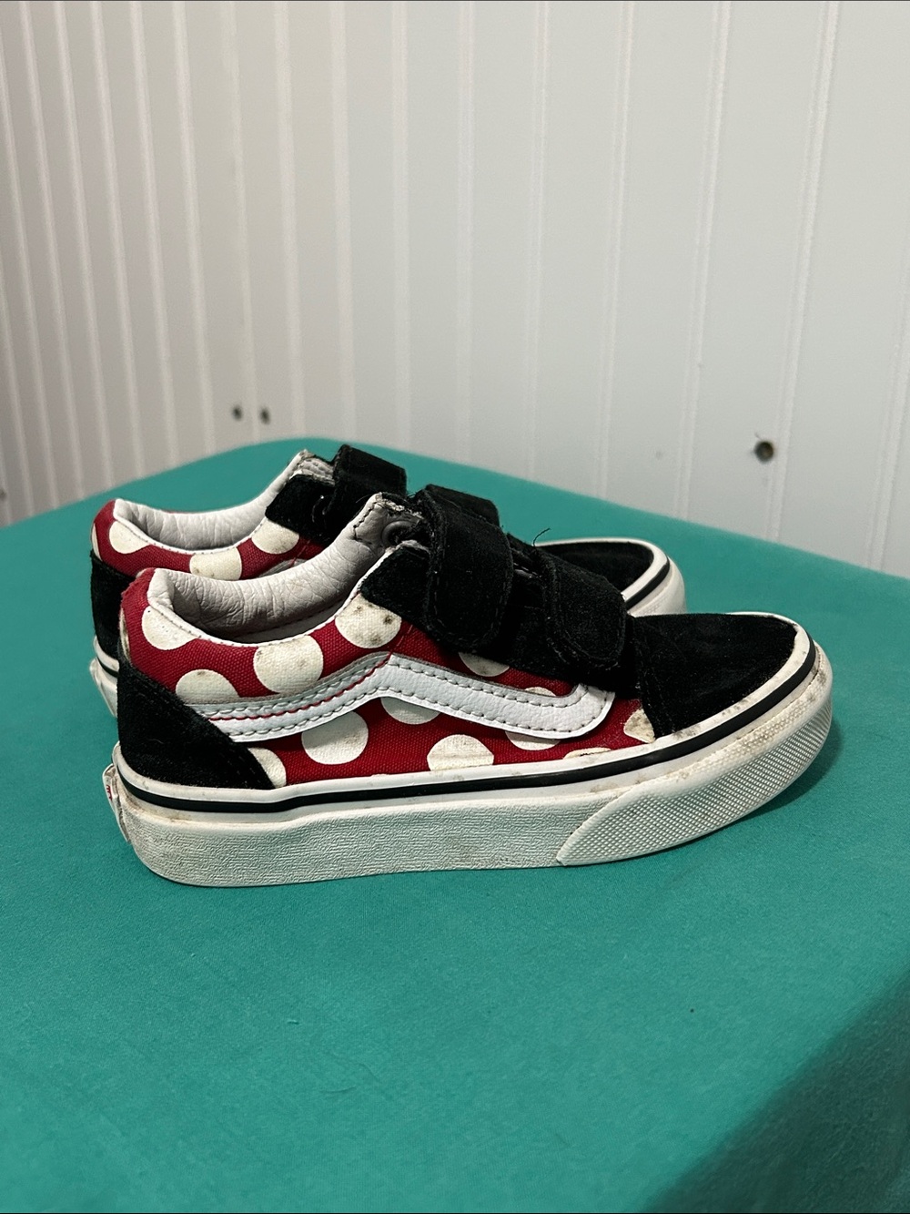 VANS kids Velcro Old Skool - Red w/white glitter dots - black heal & toe Sz:10.5